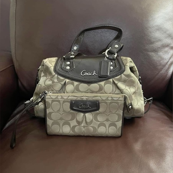 Coach purse and wallet - Picture 1 of 8